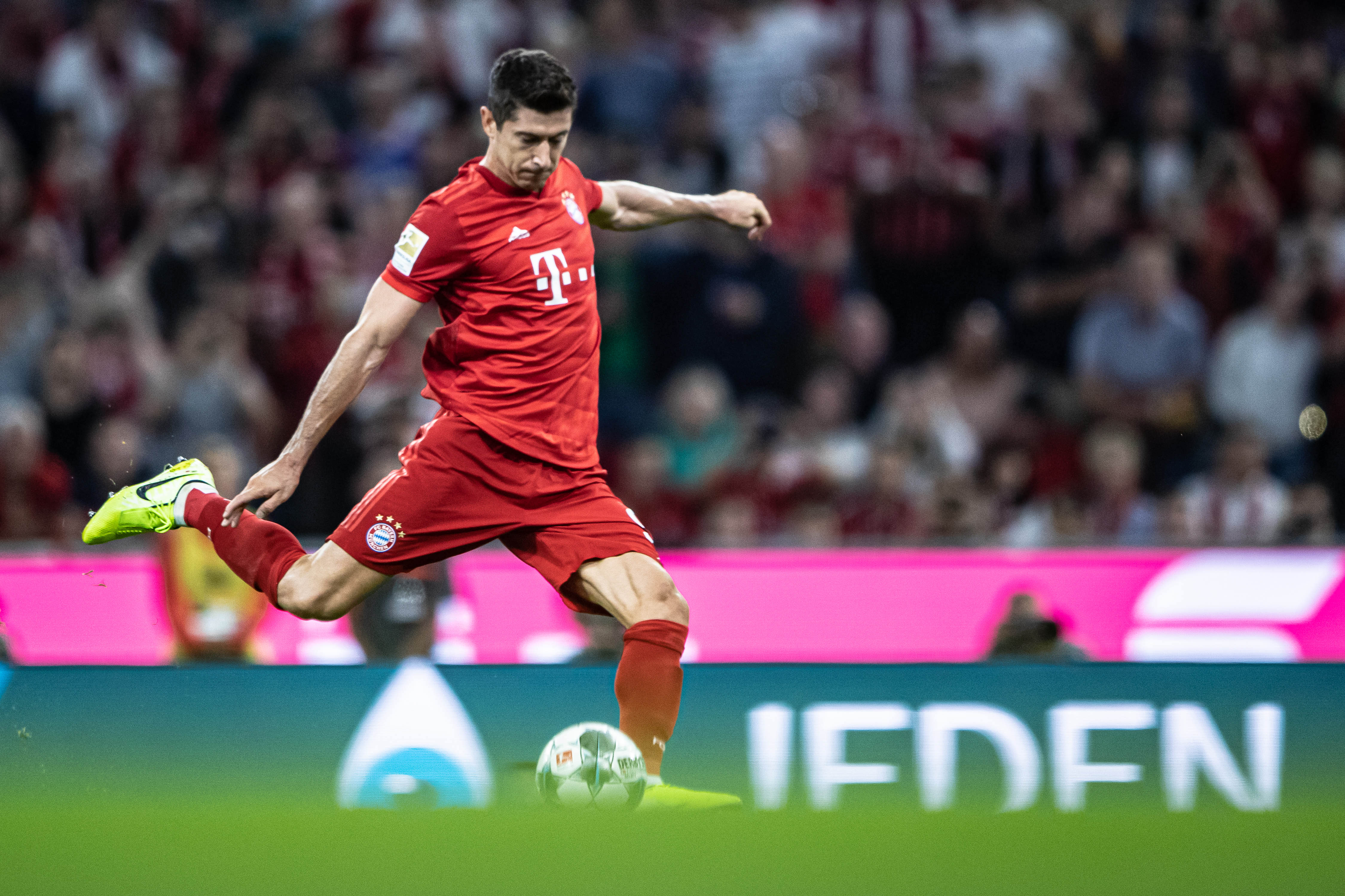 姆巴佩欧冠生涯已5次戴帽，仅次于梅西、C罗和莱万