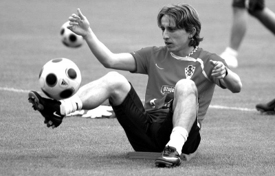 西媒：皇马将就内格雷拉案向FIFA投诉，称长期遭不公对待